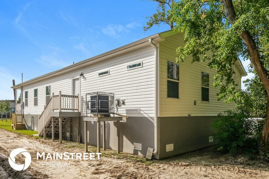 Building Photo - 9334 Crestview Dr