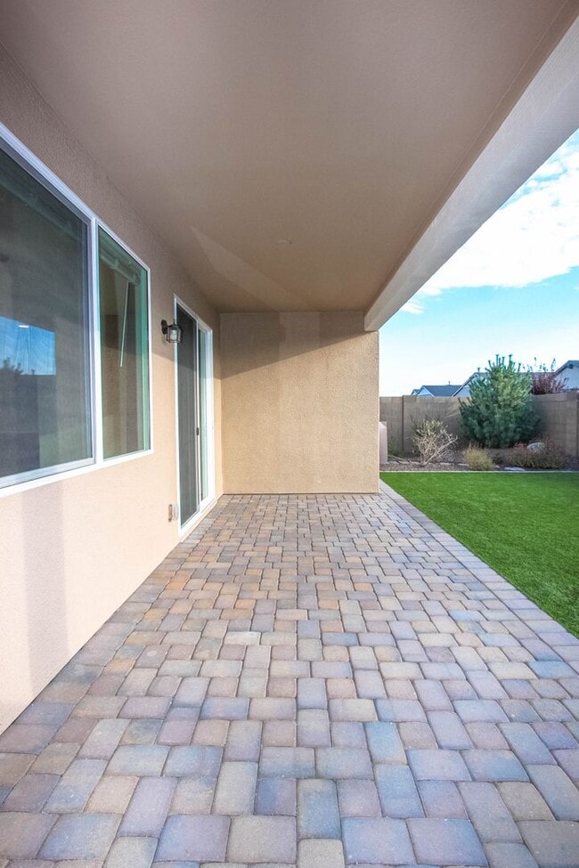 Building Photo - Four Bedroom Saddlewood Home