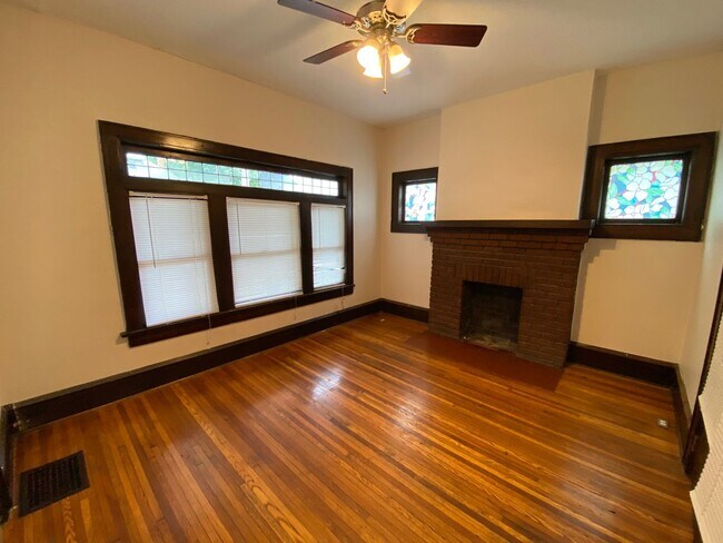 Building Photo - 2257 Indianola Ave