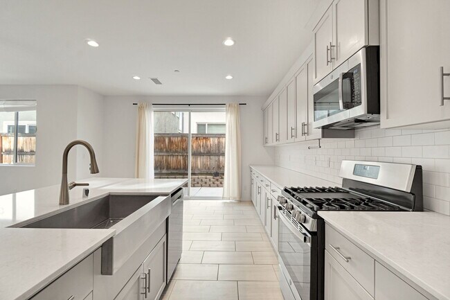 Building Photo - 863 Orchard Hills Rd