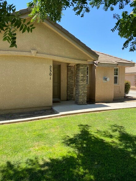 Building Photo - 2301 N Vickie Ct