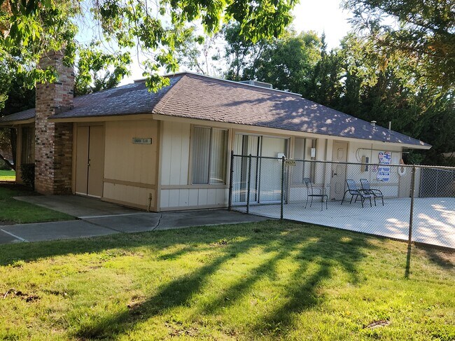 Building Photo - 4260 Clayton Rd