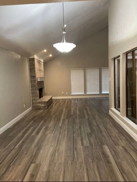 Building Photo - 6018 Elkwood Forest Dr