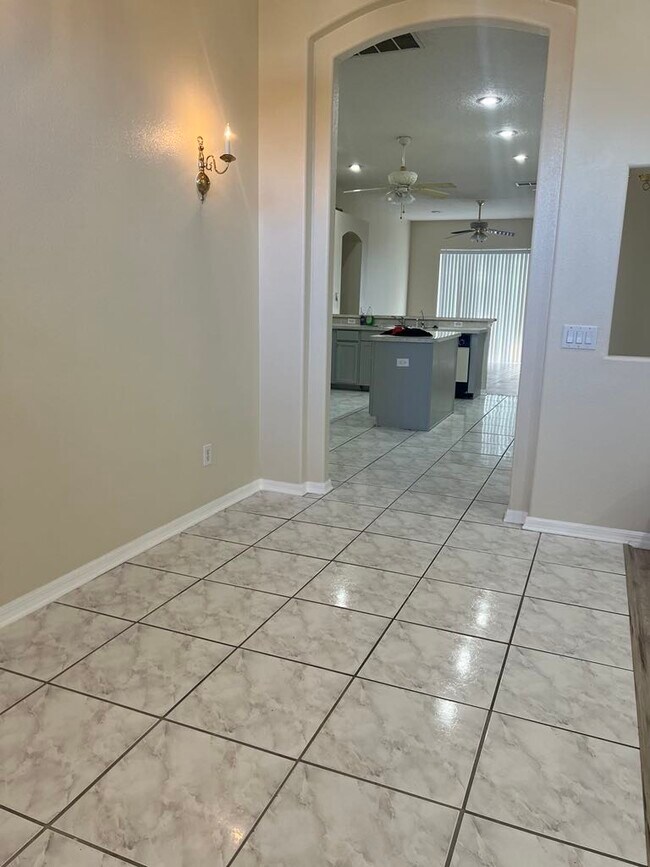 Entry - 2239 Majestic Eagle Cir