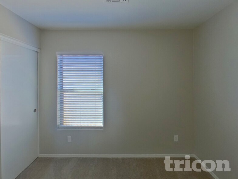 Building Photo - 40268 W Helen Ct