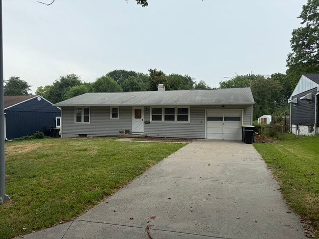 Building Photo - 5546 N Woodland Ave