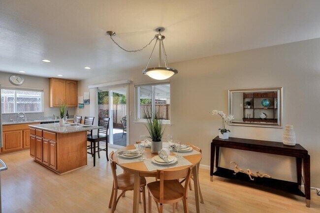 Building Photo - 1060 Belford Dr