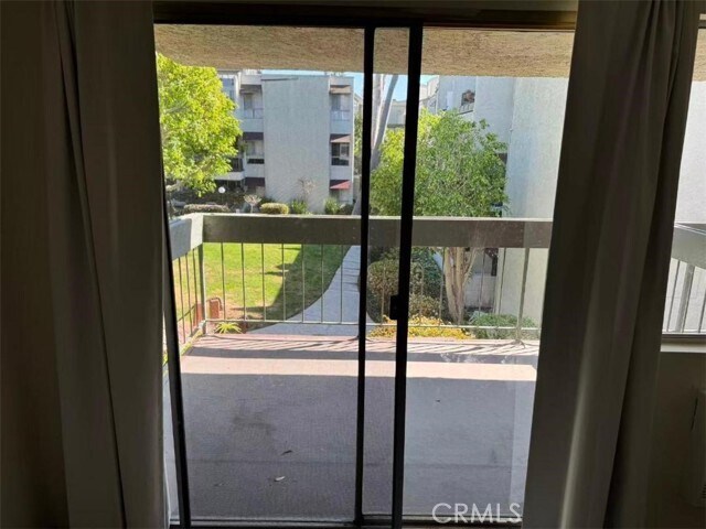 Building Photo - 4900 Overland Ave