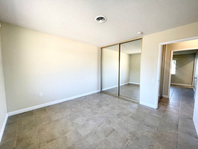 Building Photo - COMING SOON! 2 Bed 2 Bath condo in Palm De...