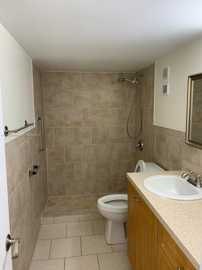 Building Photo - 1555 W 44th Pl