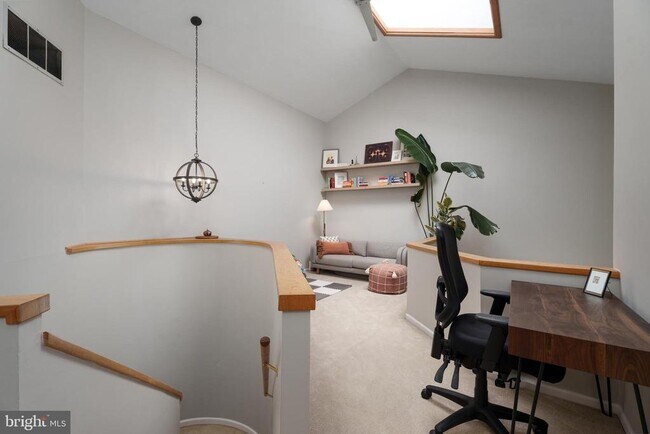 Building Photo - 9 Woodmont Dr