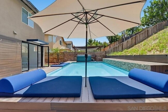 Building Photo - 561 Bayona Loop