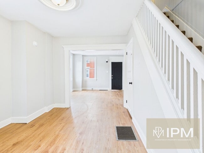 Building Photo - Available Now! Beautiful 3Bedroom, 1 Bath ...