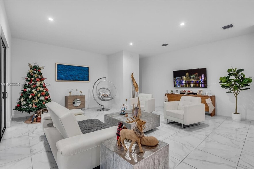 Building Photo - 4363 NW 81st Ave