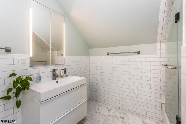 Building Photo - 6 Boyden Pkwy S