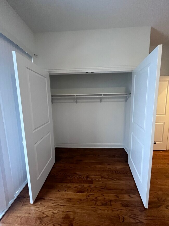 Building Photo - 5644 N California Ave