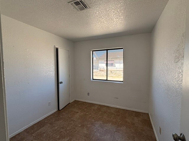 Building Photo - 2700 W Shauna Dr