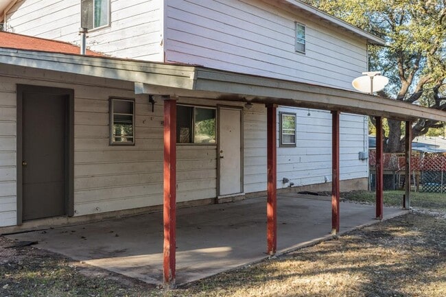 Building Photo - 8401 Tecumseh Dr