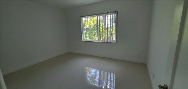 Building Photo - 1304 NE 16th Ave