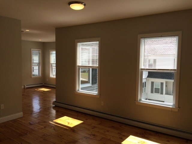 Building Photo - 256 Mammoth Rd