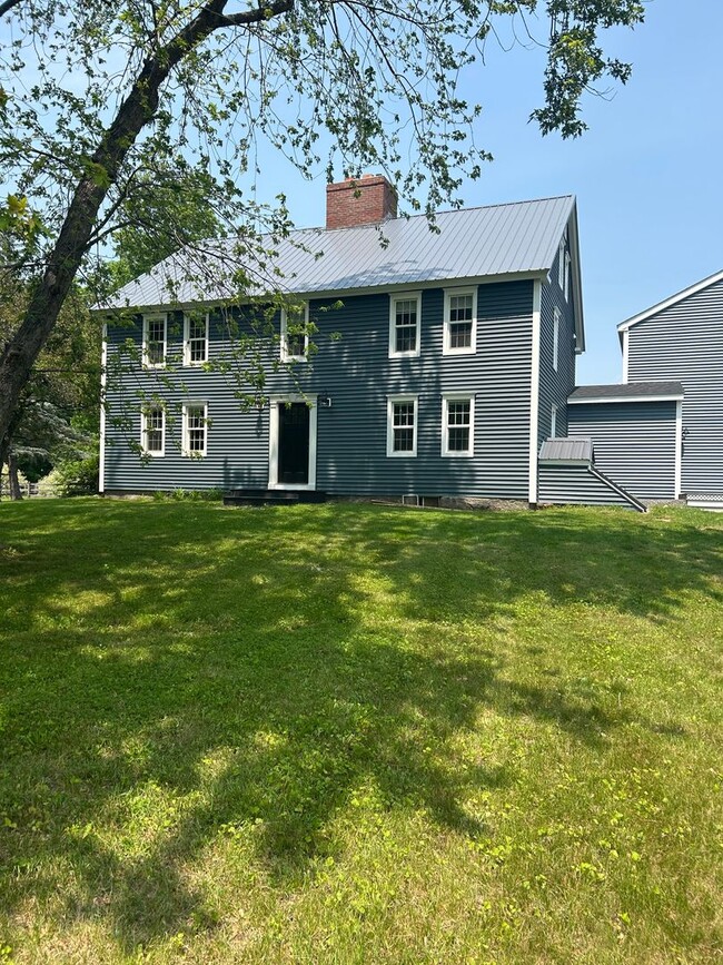 Primary Photo - Beautiful renovated 5 bedroom 2.5 bath sin...
