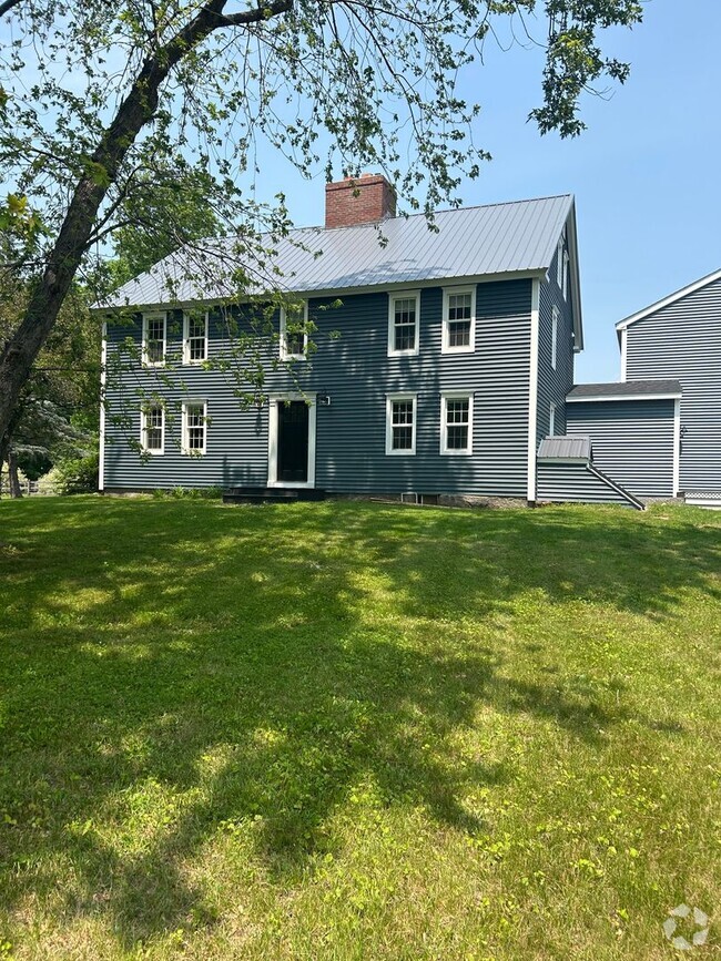 Building Photo - Beautiful renovated 5 bedroom 2.5 bath sin...