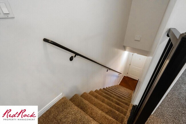 Building Photo - DOG-FRIENDLY 3 Bedroom Townhome with INTERNET INCLUDED!