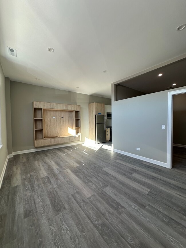 Building Photo - 5912 N Nashotah Ave