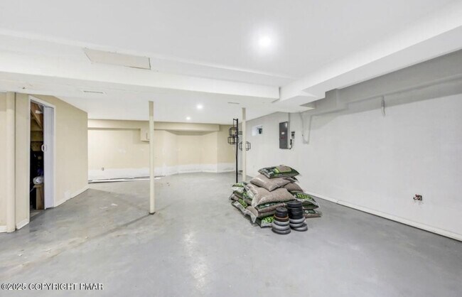 Building Photo - 128 Wilson Ct