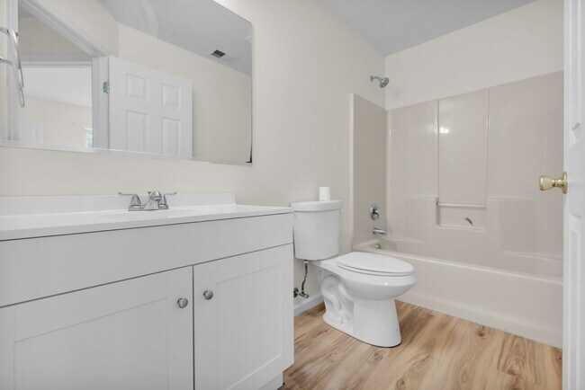 Building Photo - Charming 3BR Northampton Home – Cozy Livin...