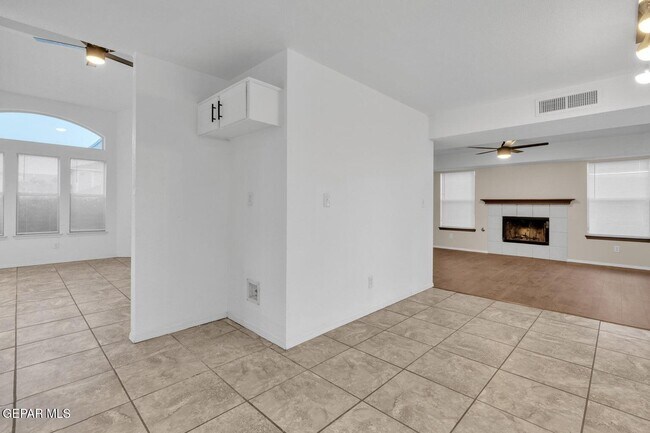 Building Photo - 7489 Plaza Redonda Dr