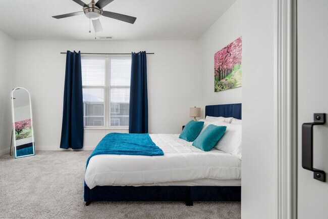 Building Photo - 5842 Leisure Ln