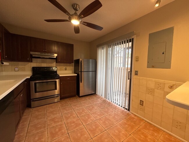 Building Photo - Easy Maintenance 2 Bedroom 2 Bath!