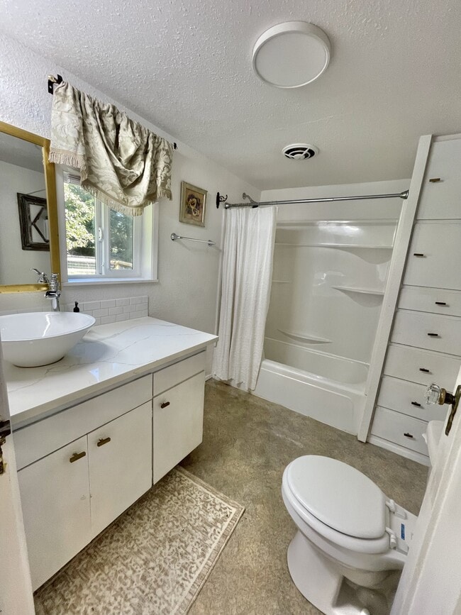 Building Photo - 7223 61st Ave SE