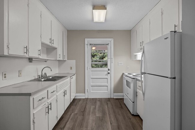 Building Photo - Cozy 2 Bed Duplex in the Heart of Lillington