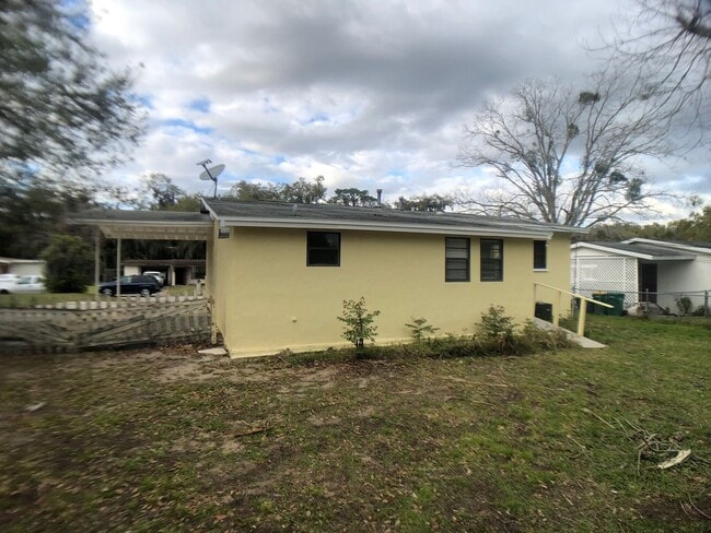 Building Photo - 3 bedroom one bath handy cap equipped
