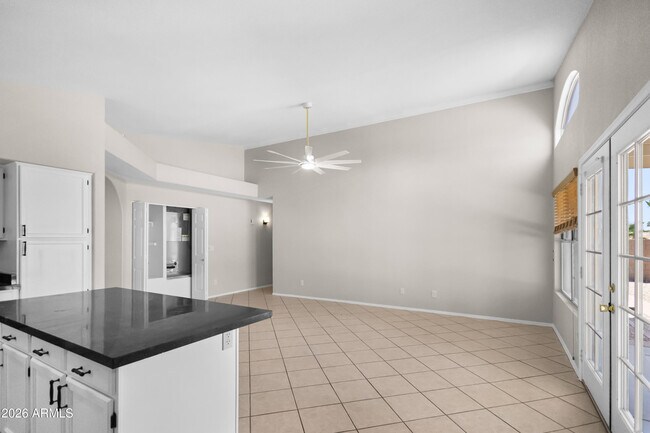 Building Photo - 1214 E Beverly Ln