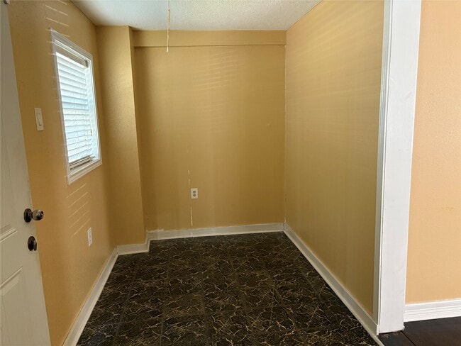 Building Photo - 5234 Claremont St