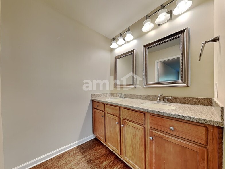 Building Photo - 28 Bostwick Dr