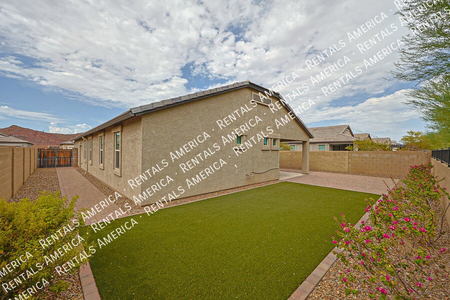Building Photo - 13607 W Briles Rd
