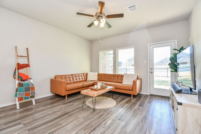 Building Photo - 16868 Pink Wintergreen Dr