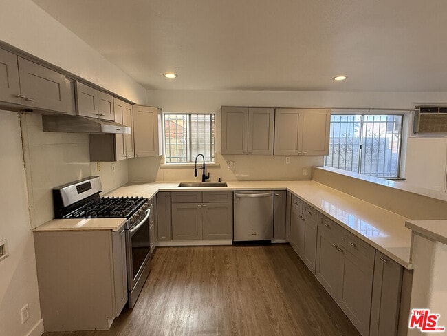 Building Photo - 1505 S Dunsmuir Ave