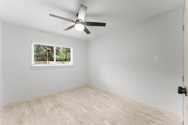 Building Photo - 5 Canyon Oak Pl