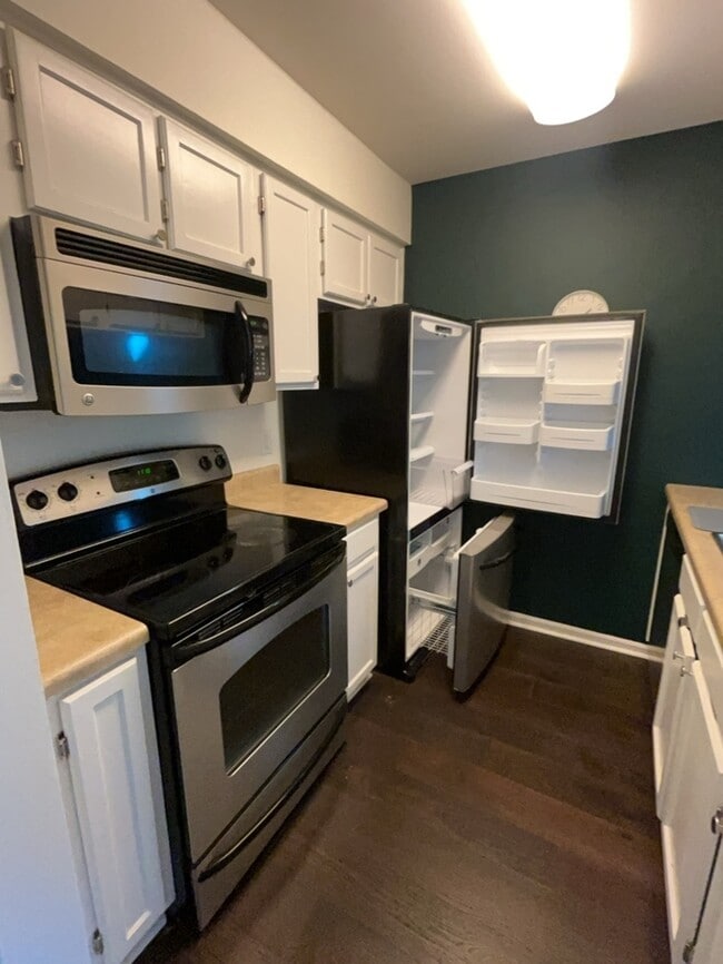 Building Photo - Charming 2-Bedroom Loft-Style Condo in a P...