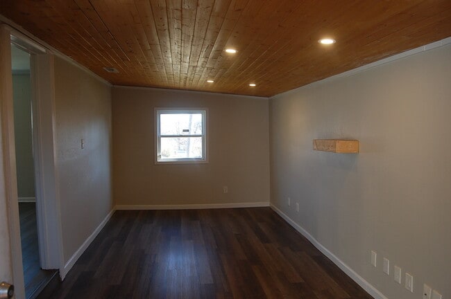 Building Photo - 4401 Nicholas Rd NW