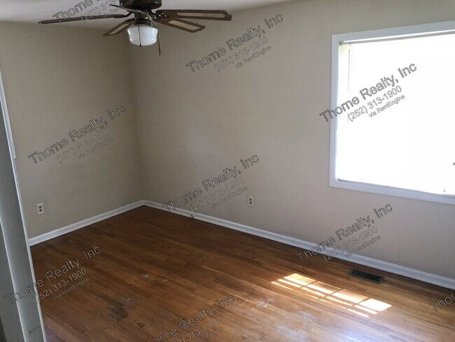 Building Photo - 1711 Woodlawn Dr
