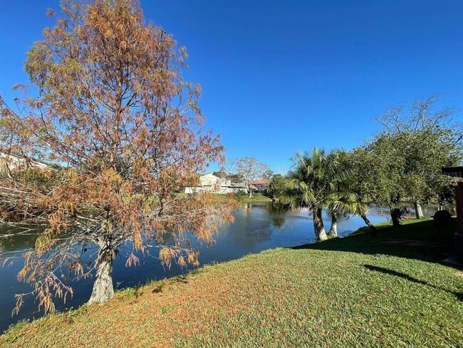 Building Photo - 6218 Yorktown Dr