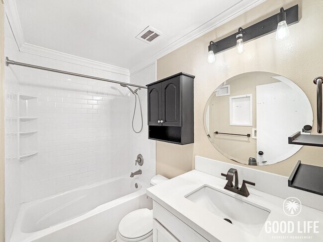 Building Photo - Charming 1BD/1BA Condo in College West W/ A/C, Balcony, Office/Bonus Room, Community Pool, Coin O...