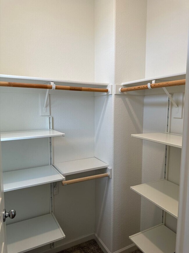 Building Photo - $500.00 off first full months rent