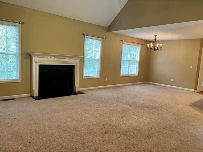 Building Photo - 633 Forest Pine Dr
